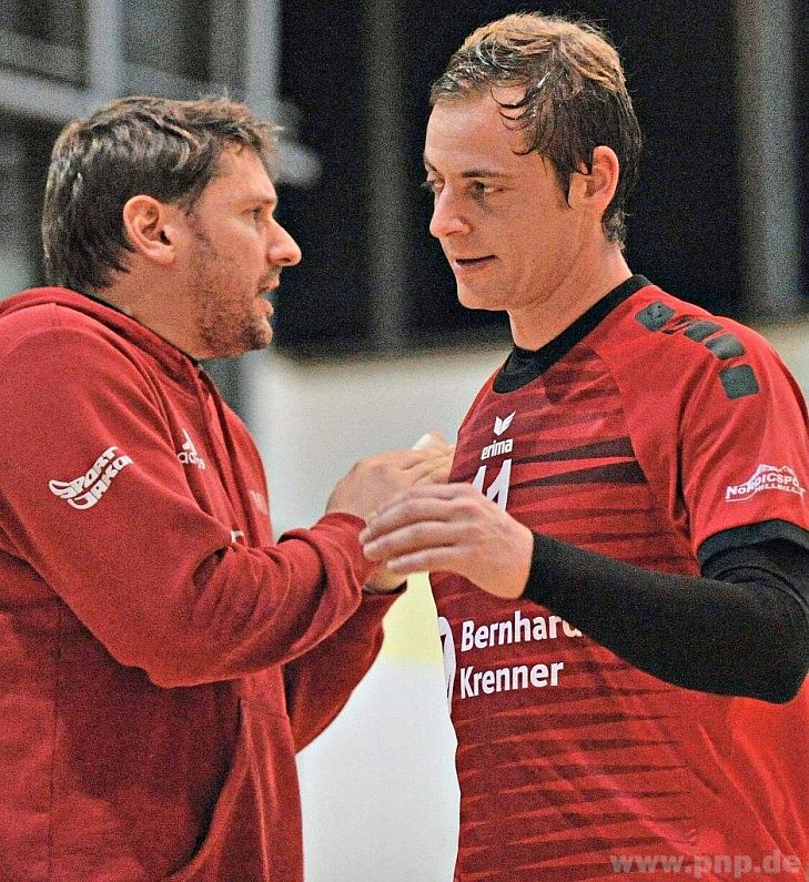 Besonders gefordert: Die Liberos Benedikt Glas (rechts) und Markus Janda (Spielertrainer). −Foto: Sven Kaiser
